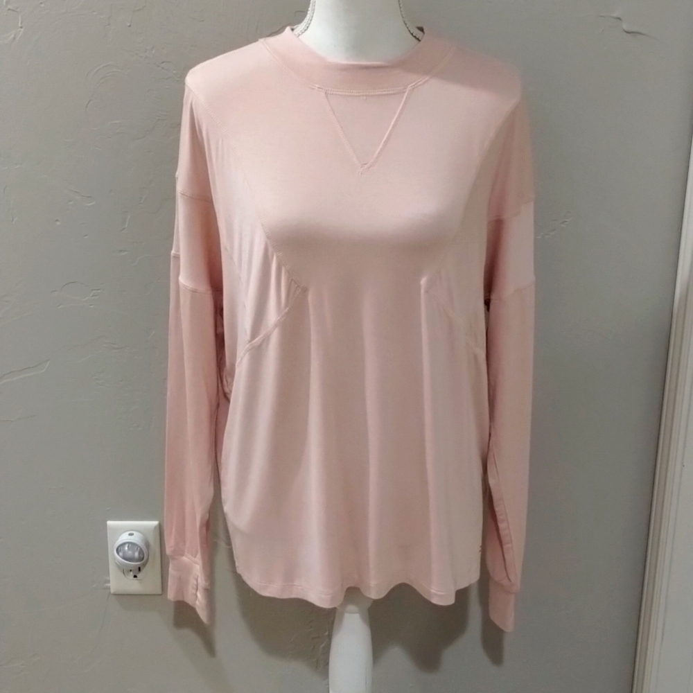 Mind body love Top size XS oversized light pink